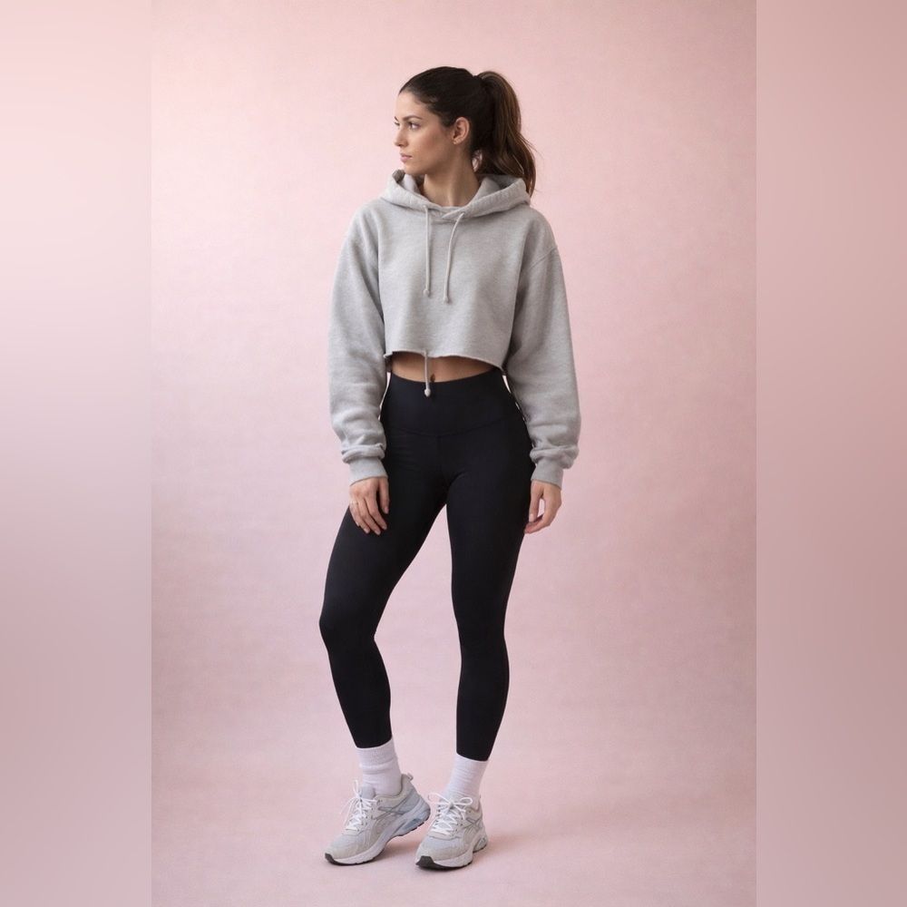 Aritzia Cropped hoodie